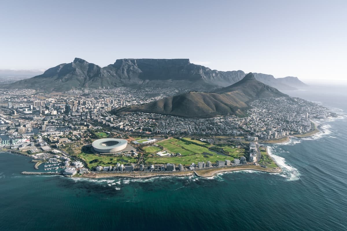 Cape Town waterfront dining with Table Mountain behind